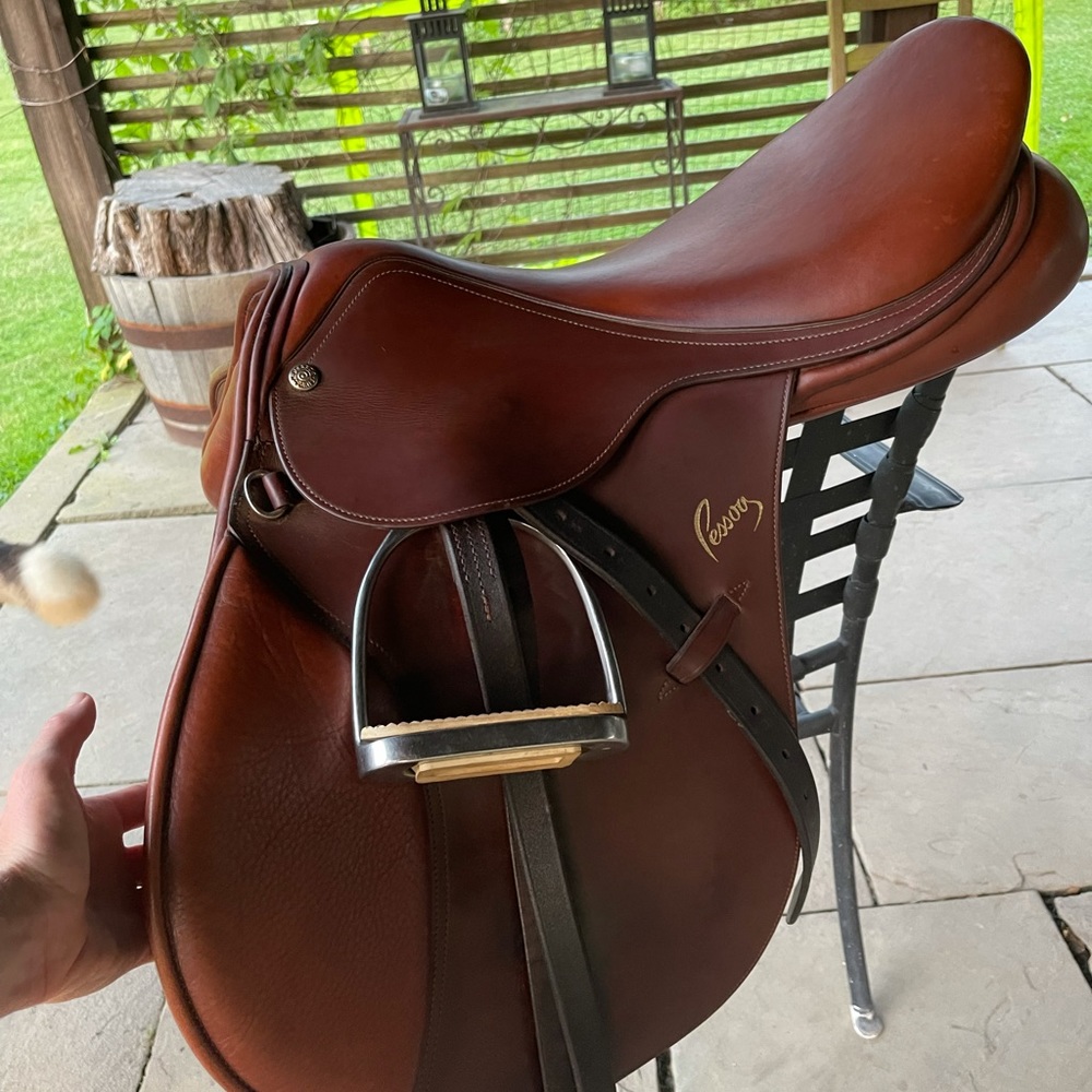 Pessoa close contact saddle
